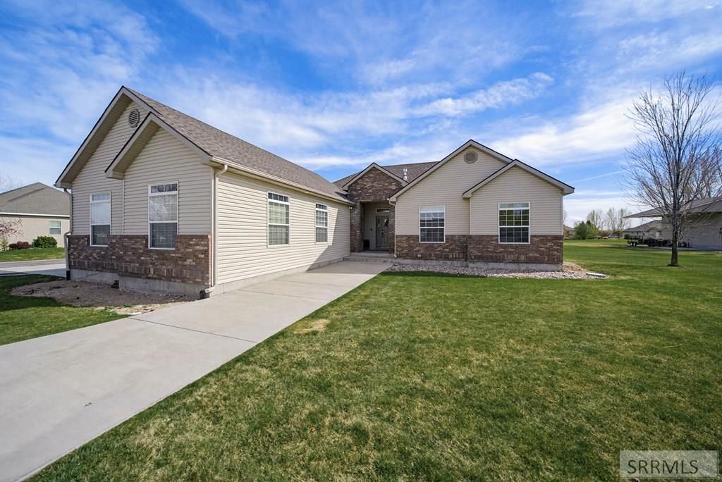 Image 3 of property listing at 3930 E 144 N, Rigby, ID 83442