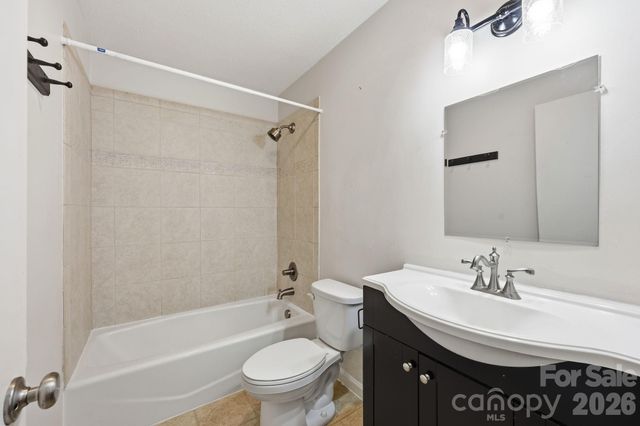1300 Larchmont Place 210, Salisbury, NC 28144