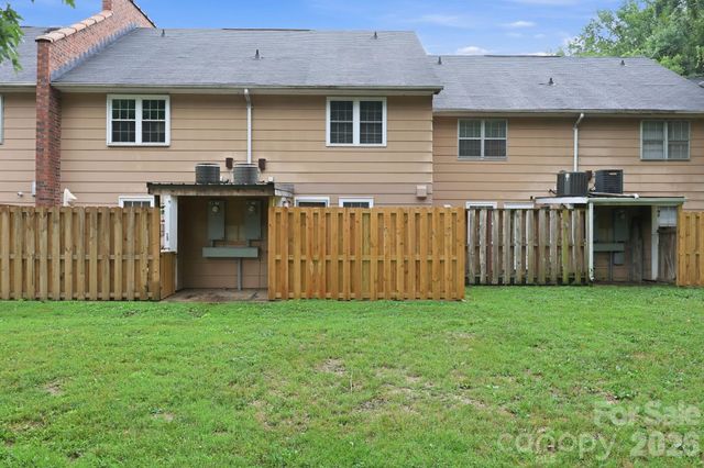 1300 Larchmont Place 210, Salisbury, NC 28144