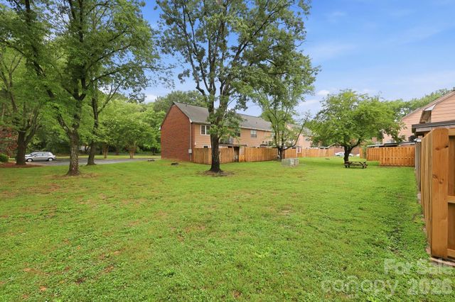 1300 Larchmont Place 210, Salisbury, NC 28144