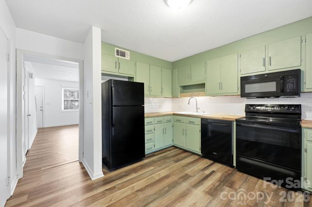 1300 Larchmont Place 210, Salisbury, NC 28144