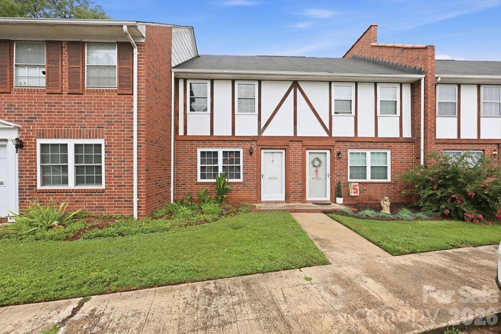 1300 Larchmont Place 210, Salisbury, NC 28144