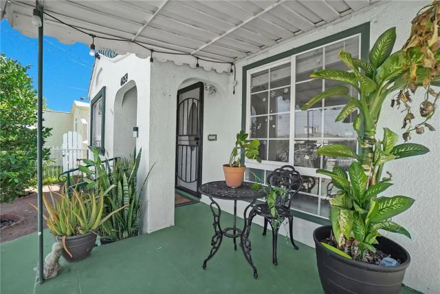 6059 Riverside Avenue, Huntington Park, CA 90255