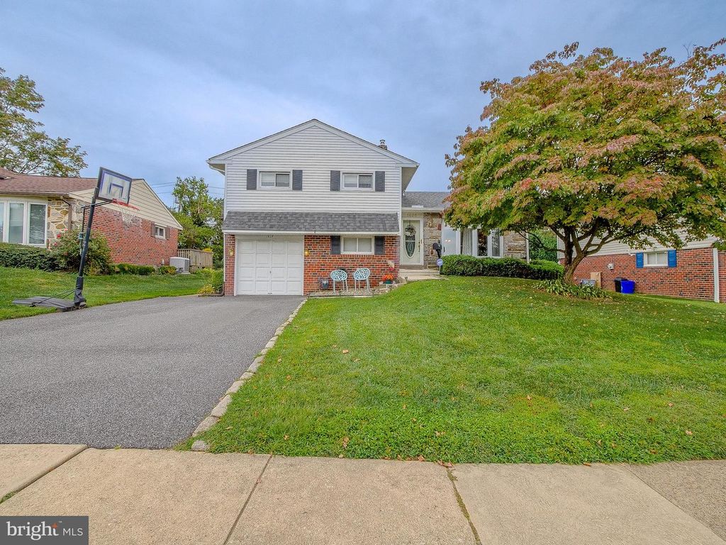 1628 MOUNT PLEASANT RD, Havertown, PA 19083