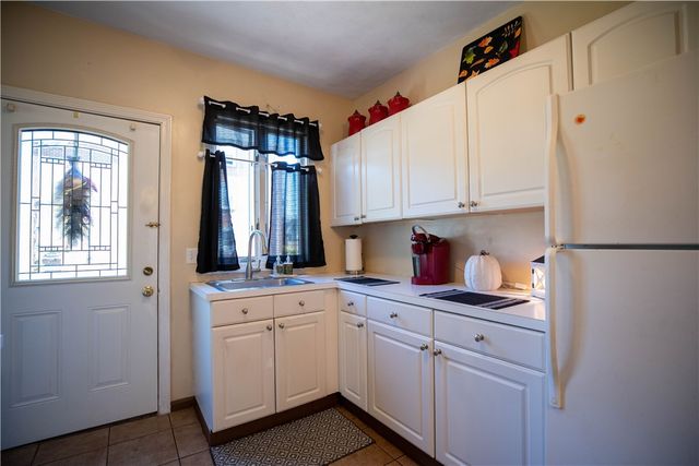 21 Madison Street, Warwick, RI 02888