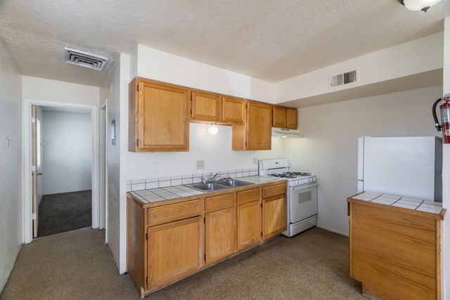 213 63rd Street NW, Albuquerque, NM 87105