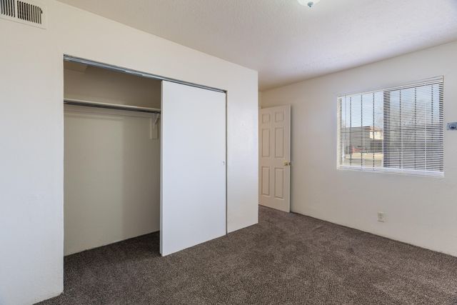 213 63rd Street NW, Albuquerque, NM 87105