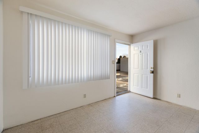 213 63rd Street NW, Albuquerque, NM 87105