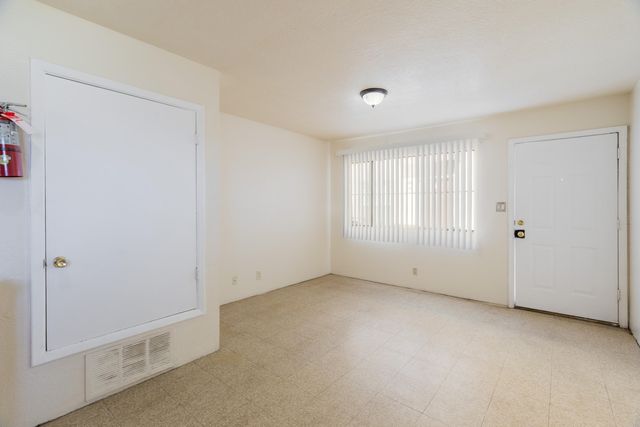 213 63rd Street NW, Albuquerque, NM 87105