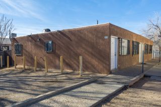 213 63rd Street NW, Albuquerque, NM 87105