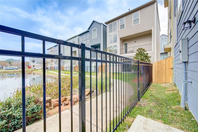 1417 Adell Rose Ln, Houston, TX 77043