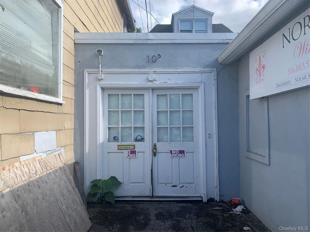 10 Willowdale Avenue D, Port Washington, NY 11050