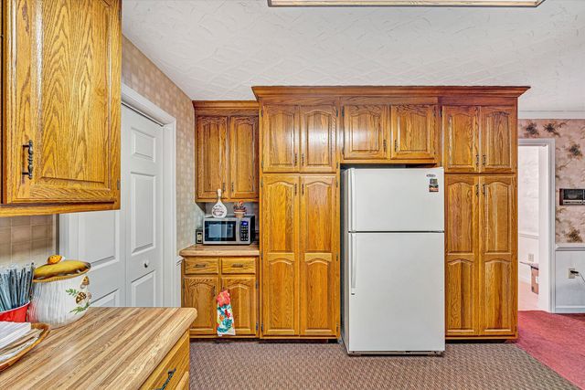 2608 Loch Haven DR, Roanoke, VA 24019