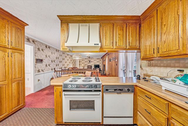 2608 Loch Haven DR, Roanoke, VA 24019