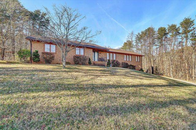 2608 Loch Haven DR, Roanoke, VA 24019