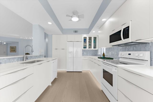 10 PAPAYA STREET 701, Clearwater Beach, FL 33767