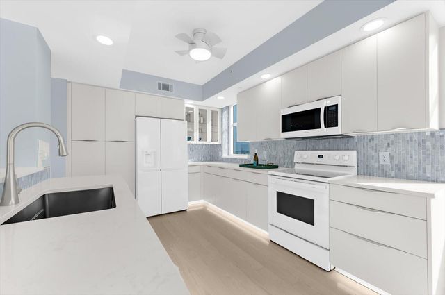 10 PAPAYA STREET 701, Clearwater Beach, FL 33767