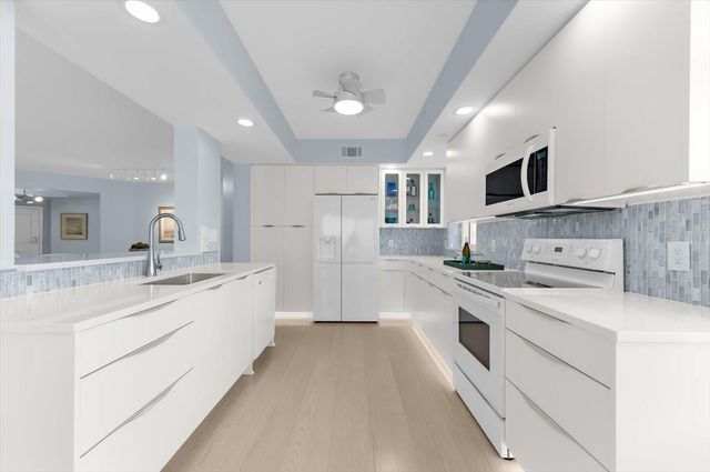 10 PAPAYA STREET 701, Clearwater Beach, FL 33767