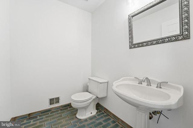 6743 LAKE DR, Warrenton, VA 20187