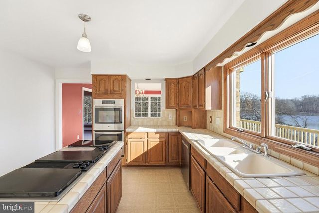 6743 LAKE DR, Warrenton, VA 20187