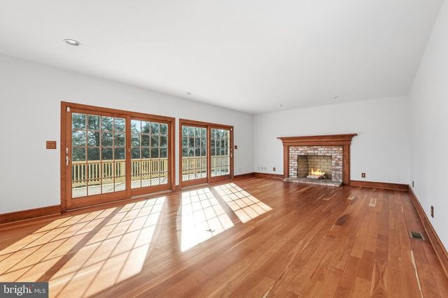 6743 LAKE DR, Warrenton, VA 20187