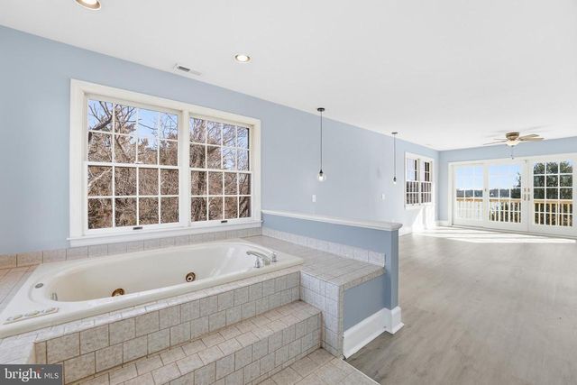 6743 LAKE DR, Warrenton, VA 20187