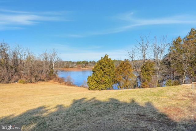 6743 LAKE DR, Warrenton, VA 20187