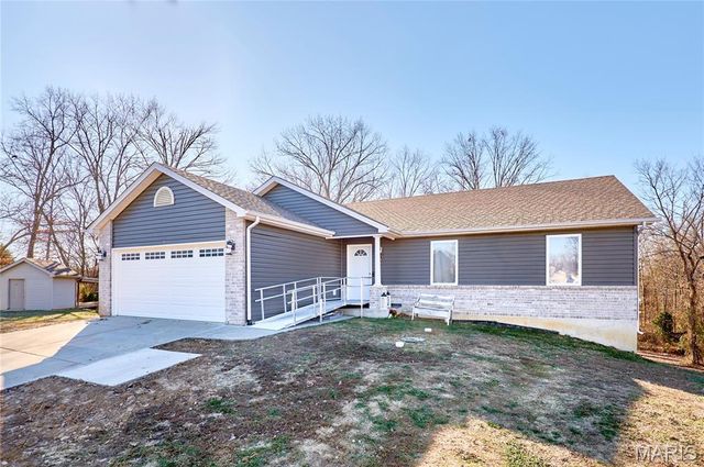 70 Village Circle Drive, Winfield, MO 63389