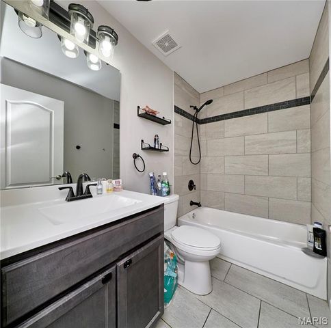 70 Village Circle Drive, Winfield, MO 63389