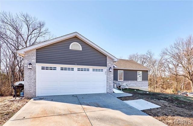 70 Village Circle Drive, Winfield, MO 63389
