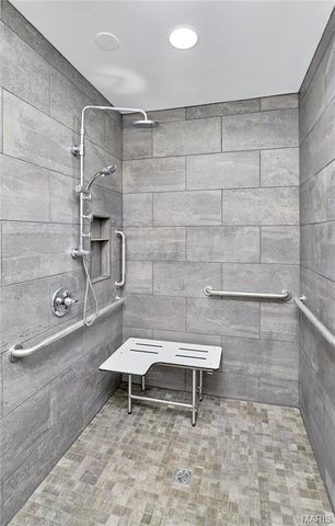 70 Village Circle Drive, Winfield, MO 63389