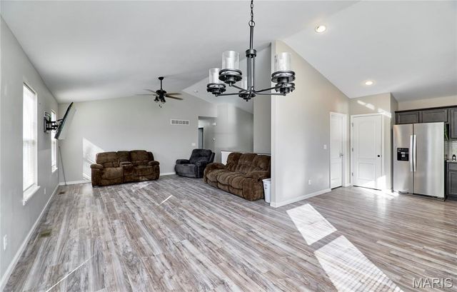 70 Village Circle Drive, Winfield, MO 63389