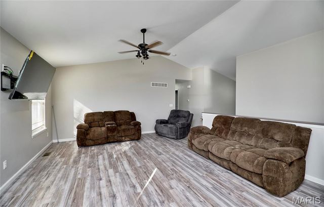 70 Village Circle Drive, Winfield, MO 63389