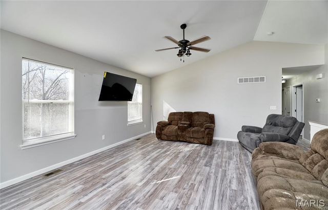 70 Village Circle Drive, Winfield, MO 63389