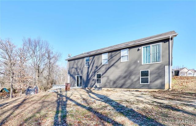 70 Village Circle Drive, Winfield, MO 63389