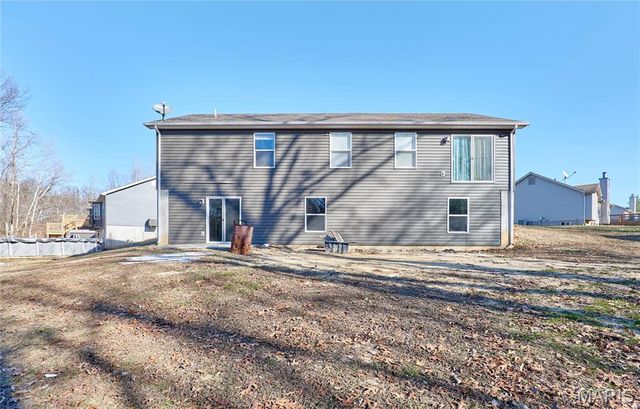70 Village Circle Drive, Winfield, MO 63389