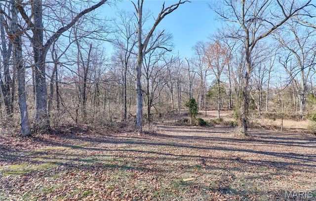 70 Village Circle Drive, Winfield, MO 63389