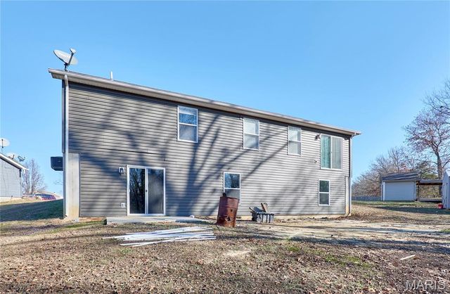 70 Village Circle Drive, Winfield, MO 63389