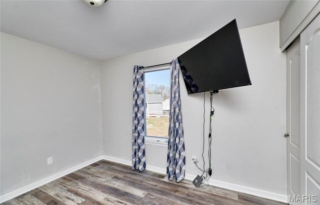 70 Village Circle Drive, Winfield, MO 63389