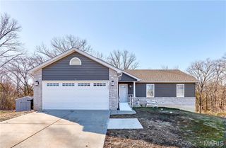 70 Village Circle Drive, Winfield, MO 63389