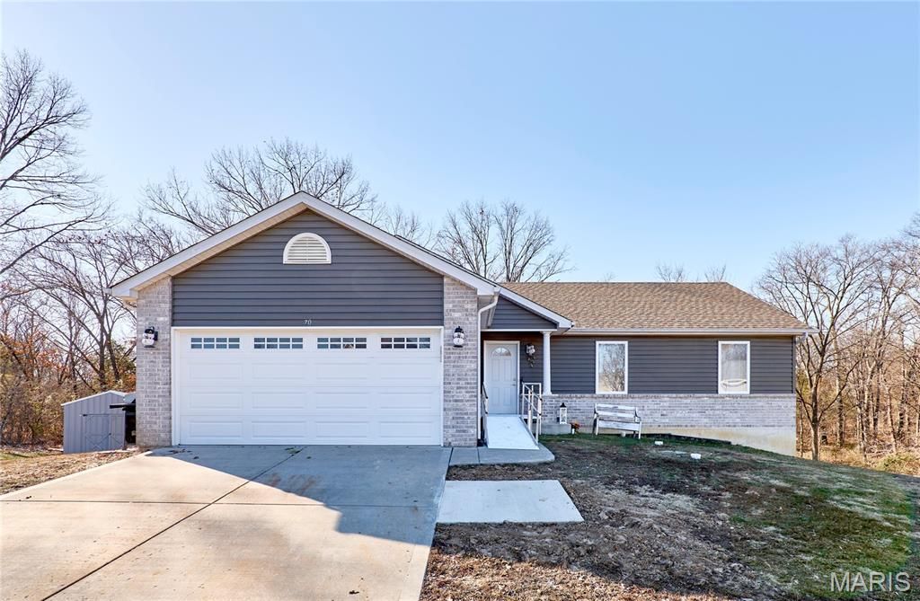 70 Village Circle Drive, Winfield, MO 63389