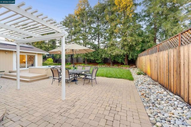 3374 Whitehaven Drive, Walnut Creek, CA 94598