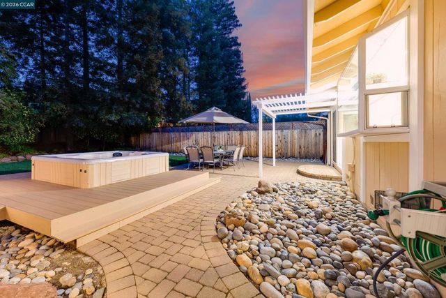 3374 Whitehaven Drive, Walnut Creek, CA 94598