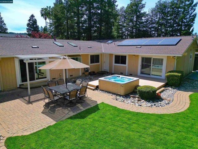 3374 Whitehaven Drive, Walnut Creek, CA 94598