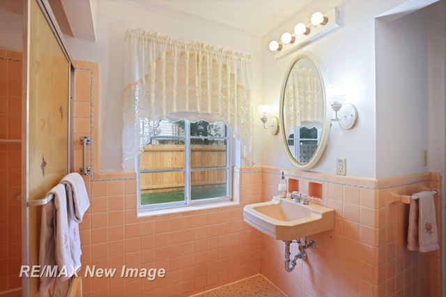 2309 Nurmi Drive, Bay City, MI 48708