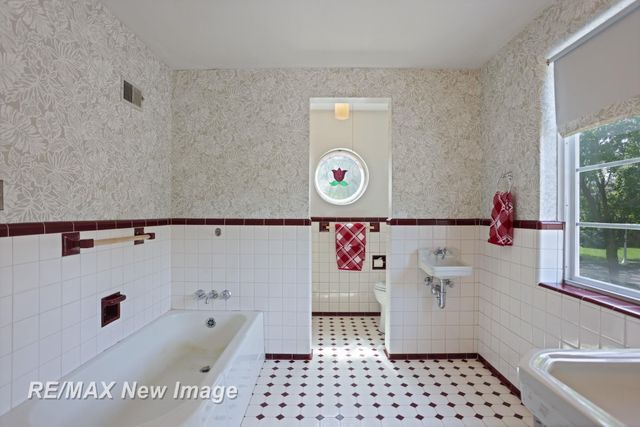 2309 Nurmi Drive, Bay City, MI 48708