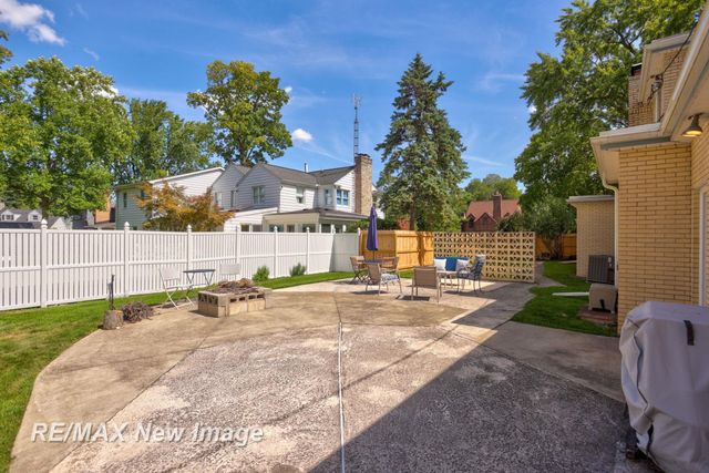 2309 Nurmi Drive, Bay City, MI 48708