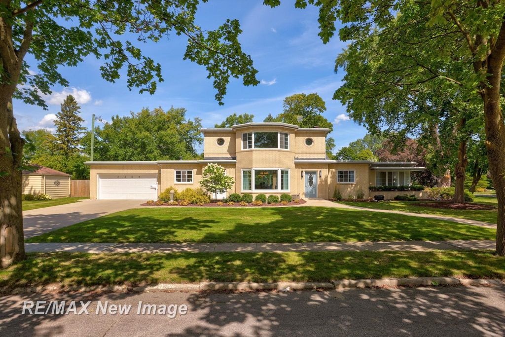 2309 Nurmi Drive, Bay City, MI 48708