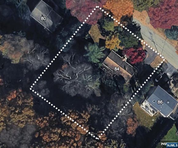 84 Grove Street, Oakland, NJ 07436