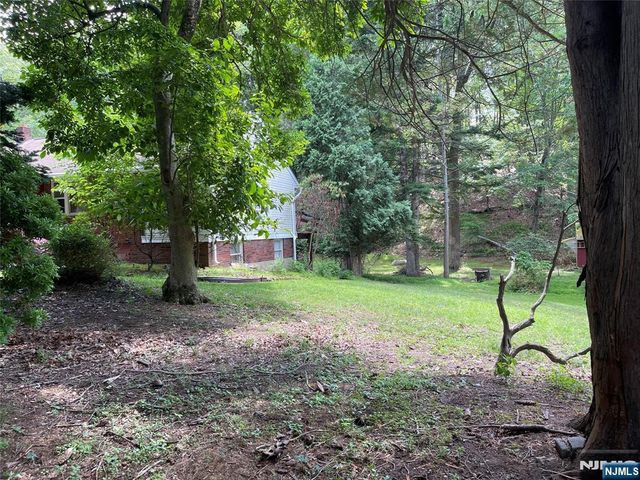 84 Grove Street, Oakland, NJ 07436